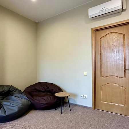 4Room Hostel Kiev Bagian luar foto