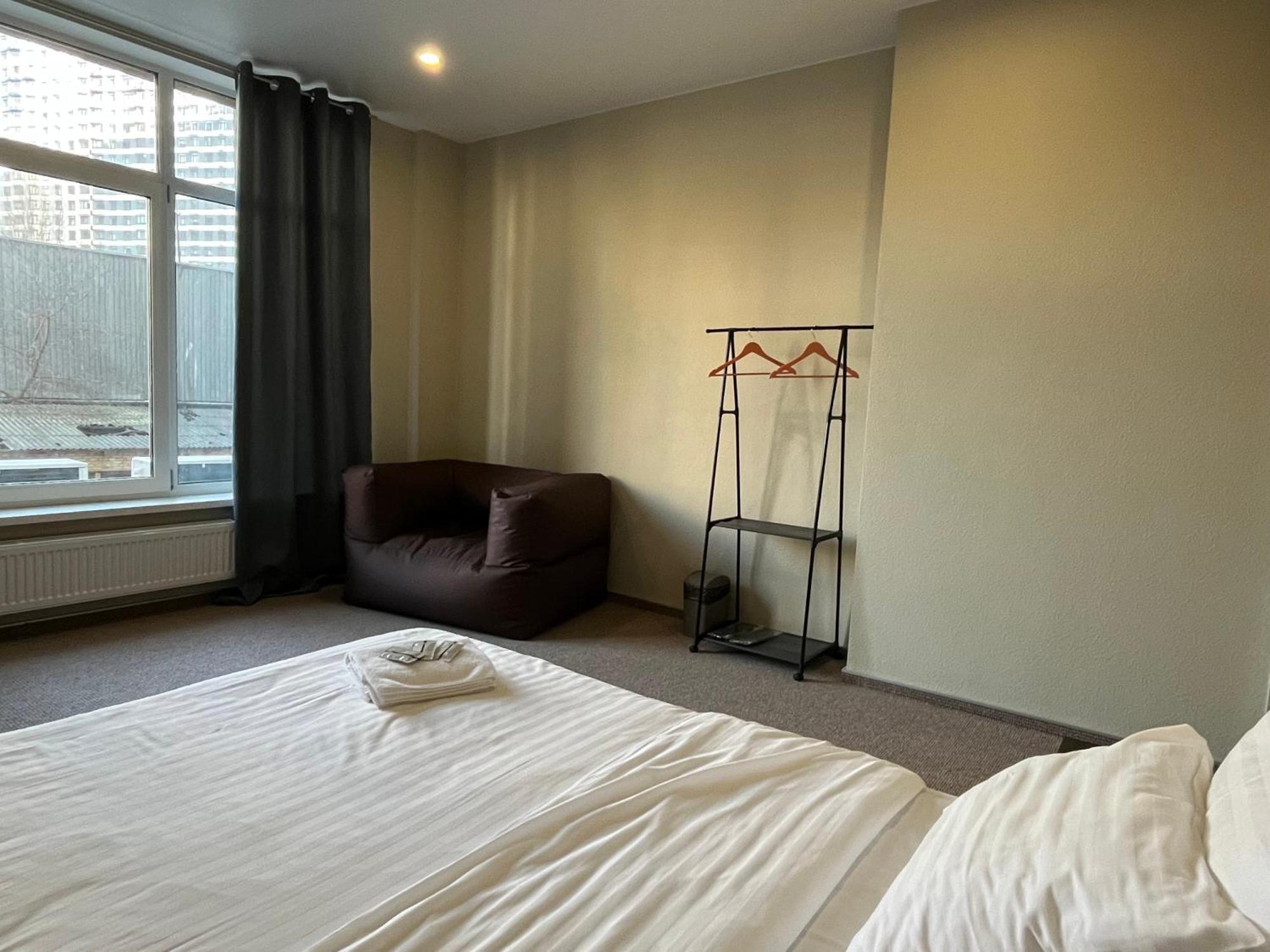 4Room Hostel Kiev Bagian luar foto