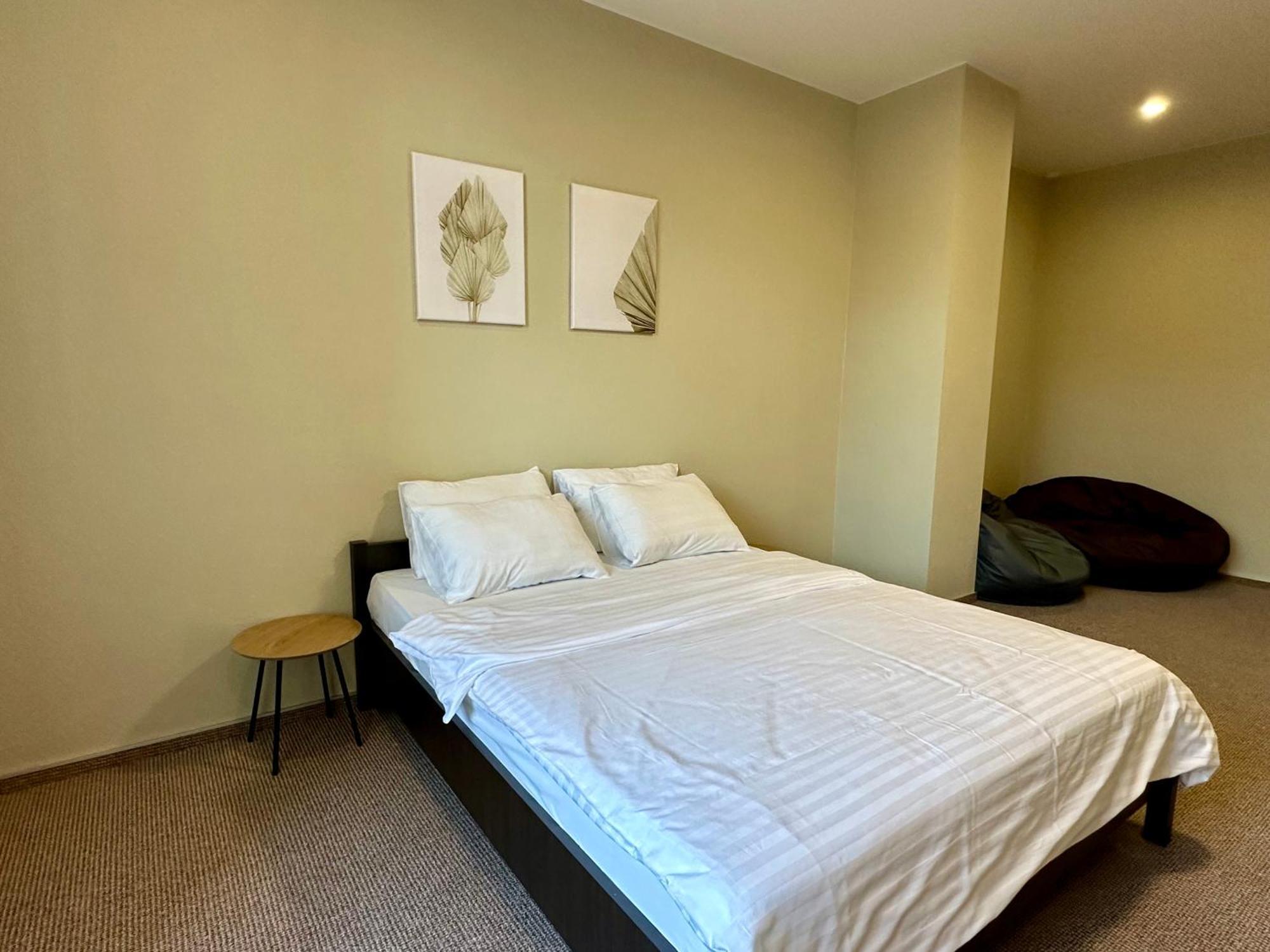 4Room Hostel Kiev Bagian luar foto